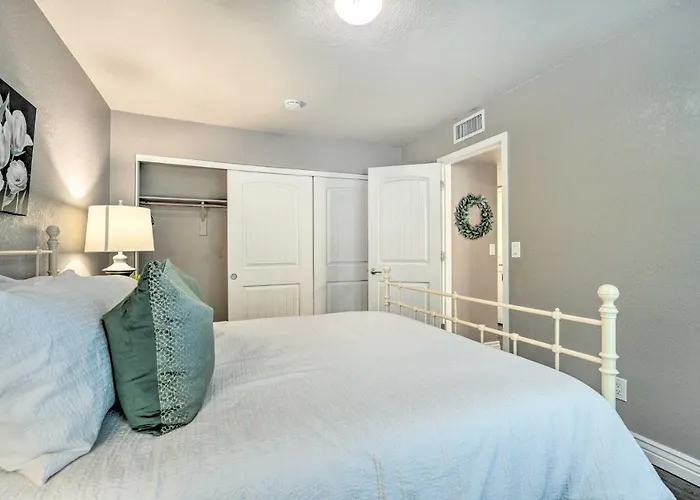 Near Golf! Snowbird Poolside Escape In Scottsdale