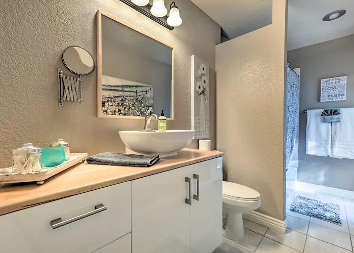 Near Golf! Snowbird Poolside Escape In Scottsdale *